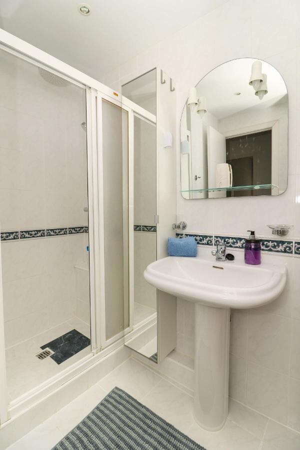 Family Apartment Walking Distance To The Sea And All Amenities Sitio de Calahonda ภายนอก รูปภาพ